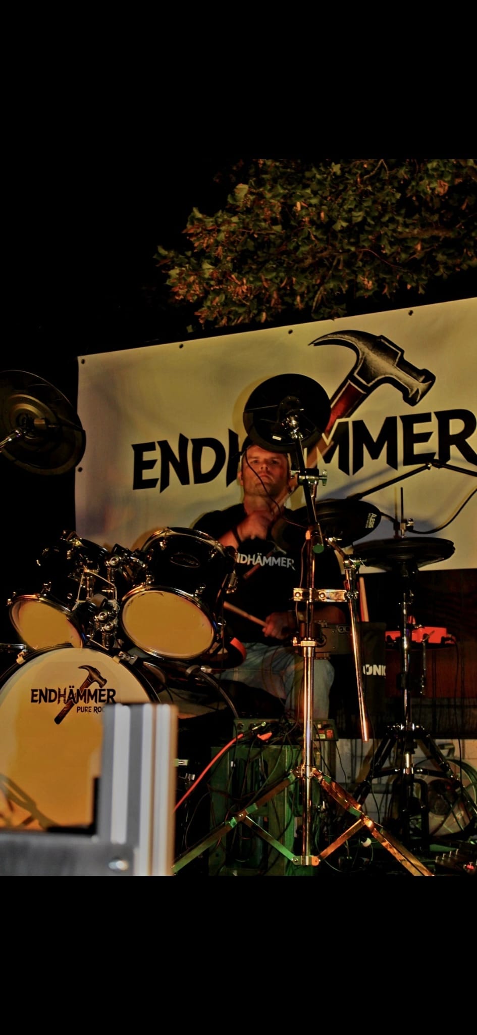Bäda, Drums und Background Vocals